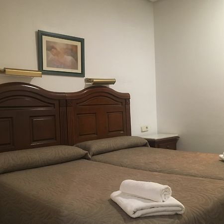 Hostal Conchita Legazpi Madrid Exterior foto